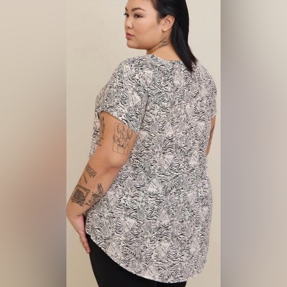 🐯 Torrid Hi-Lo Tiger Print Top size 6X - Picture 5 of 11
